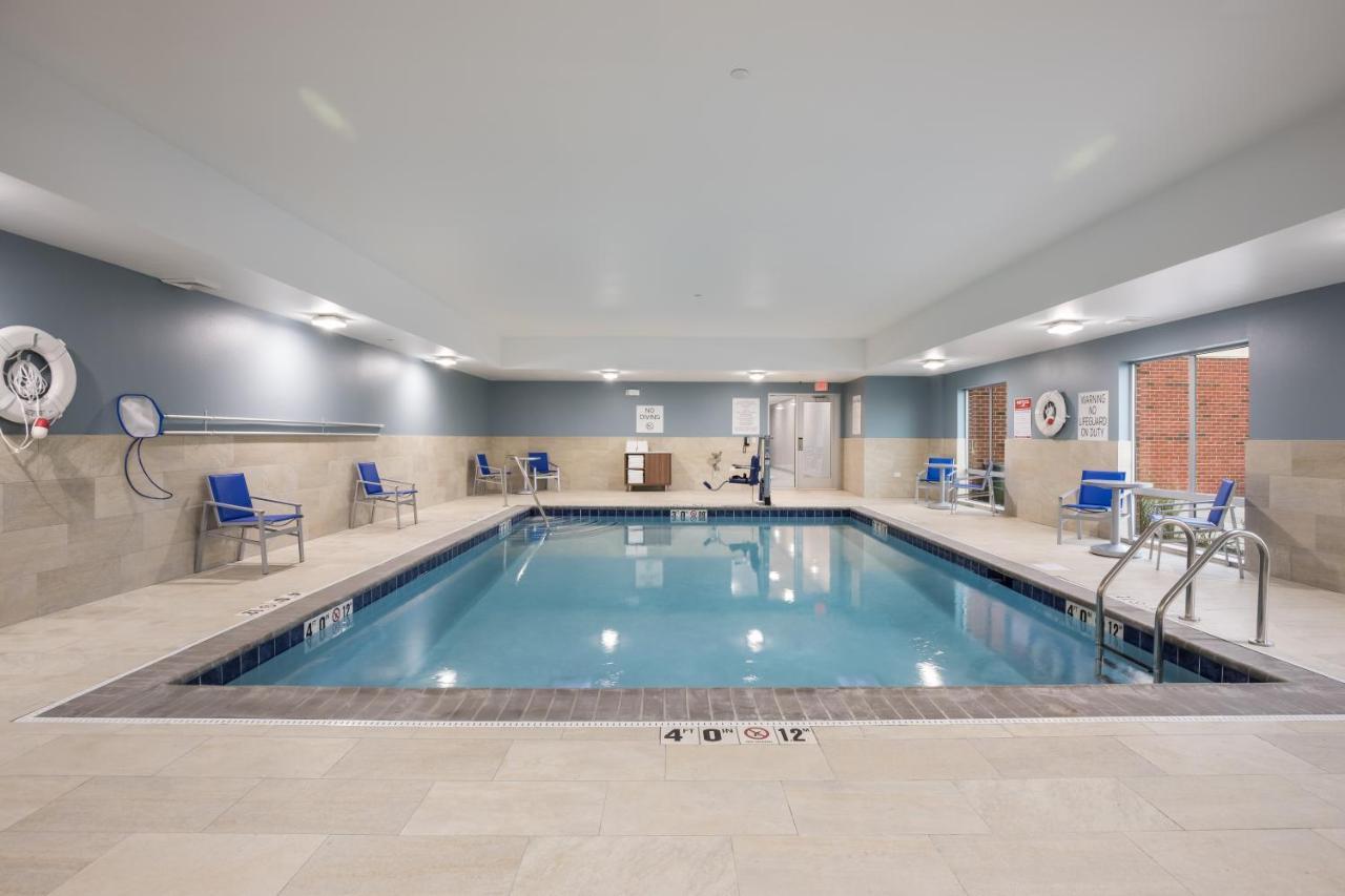 Holiday Inn Express & Suites Chicago - Hoffman Estates By Ihg Bagian luar foto