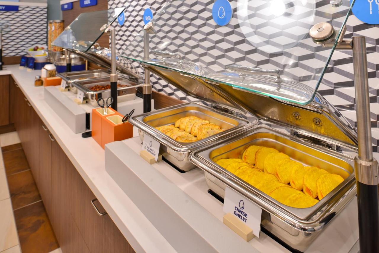 Holiday Inn Express & Suites Chicago - Hoffman Estates By Ihg Bagian luar foto