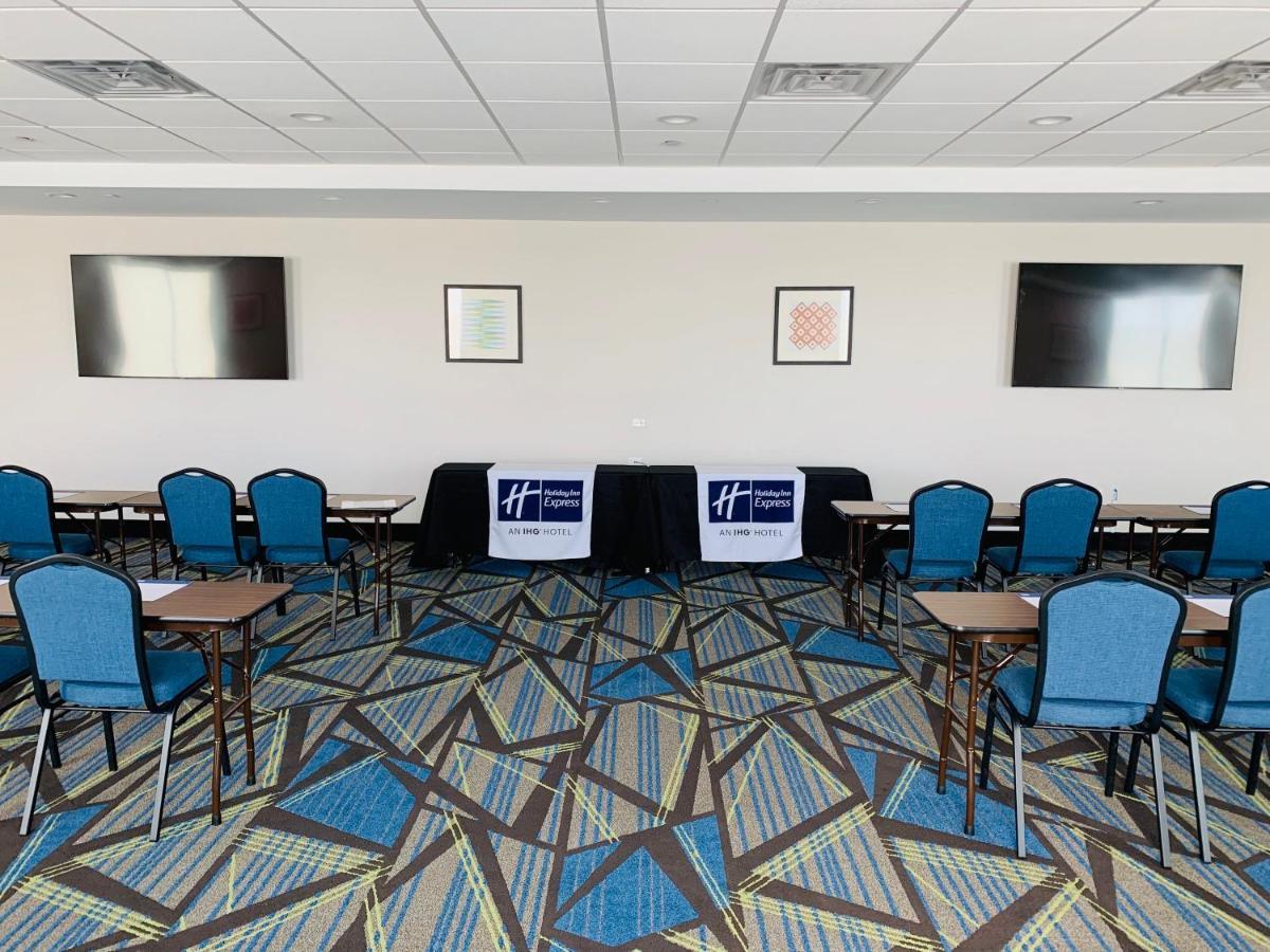 Holiday Inn Express & Suites Chicago - Hoffman Estates By Ihg Bagian luar foto