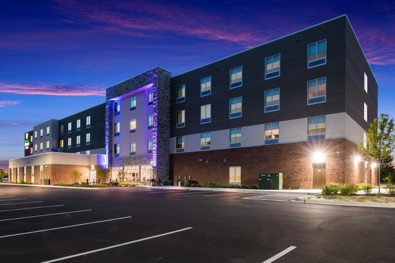 Holiday Inn Express & Suites Chicago - Hoffman Estates By Ihg Bagian luar foto