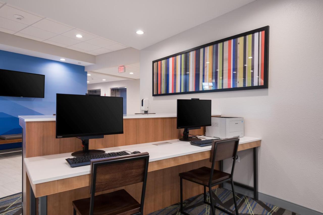 Holiday Inn Express & Suites Chicago - Hoffman Estates By Ihg Bagian luar foto