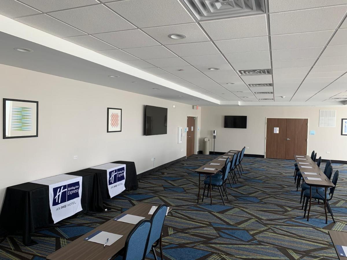 Holiday Inn Express & Suites Chicago - Hoffman Estates By Ihg Bagian luar foto
